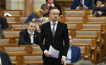 Szijjártó: 2000-nél is több lélegeztetőgép érkezik Kínából