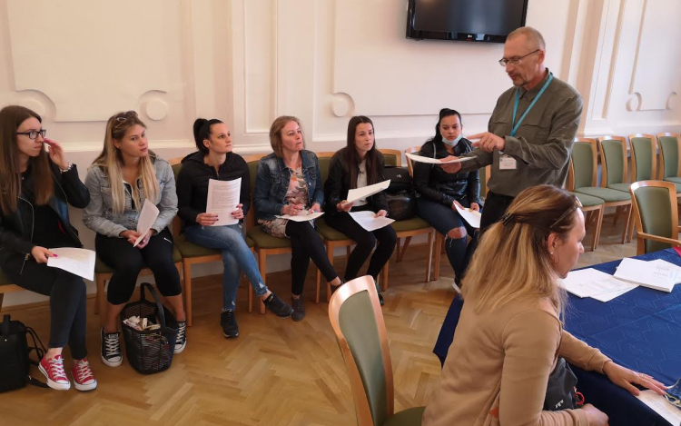 Az ötven év felettiek is kapnak szájmaszkot