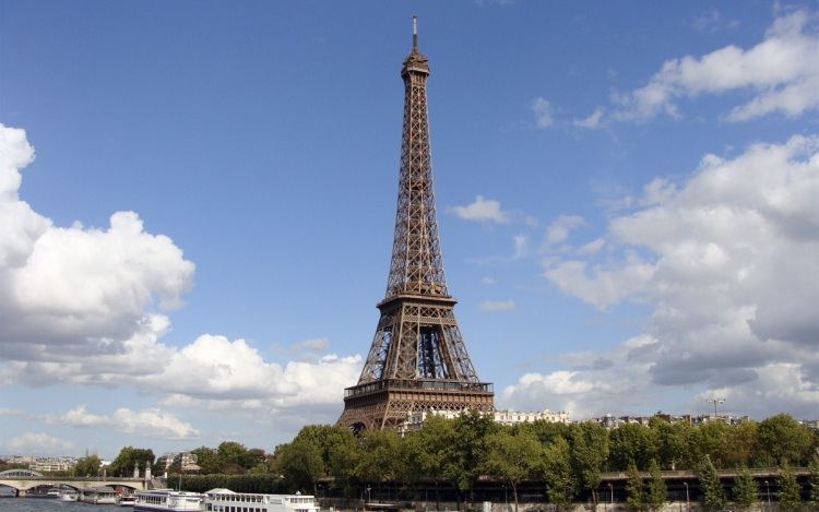 Terrorizmussal kapcsolatos letartóztatásokat hajtottak végre Párizsban