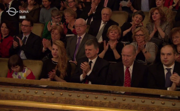 Durva! Kövér László levágatta a bajszát