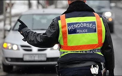 Eltiltották, mégis vezetett