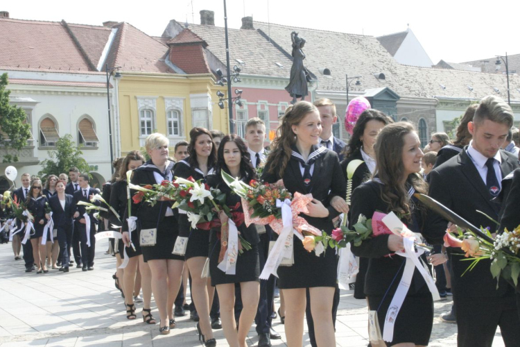 Búcsút vettek a várostól Pápa végzősei