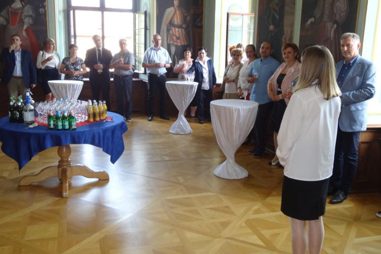 A ballagó diákok osztályfőnökeit köszöntötte a polgármester