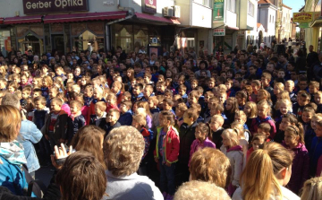 400 erkeles diák énekelt a Zene Világnapján