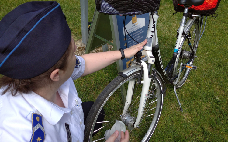 Kerékpár-regisztráció az osztálykiránduláson
