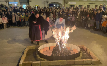 Elűzték a telet a pápai Fő téren!