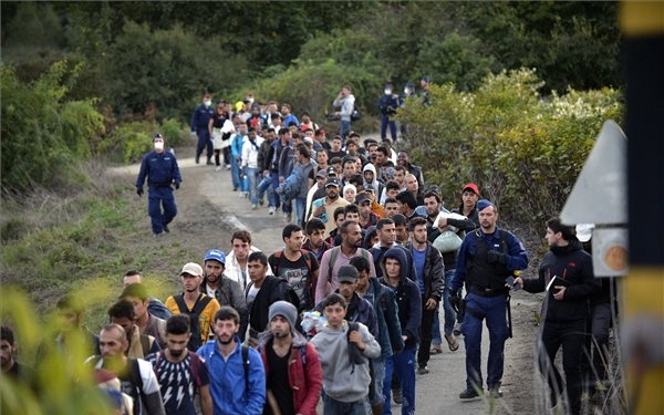 Lezártak a migránsok egy határátkelőt Horvátország és Szlovénia között