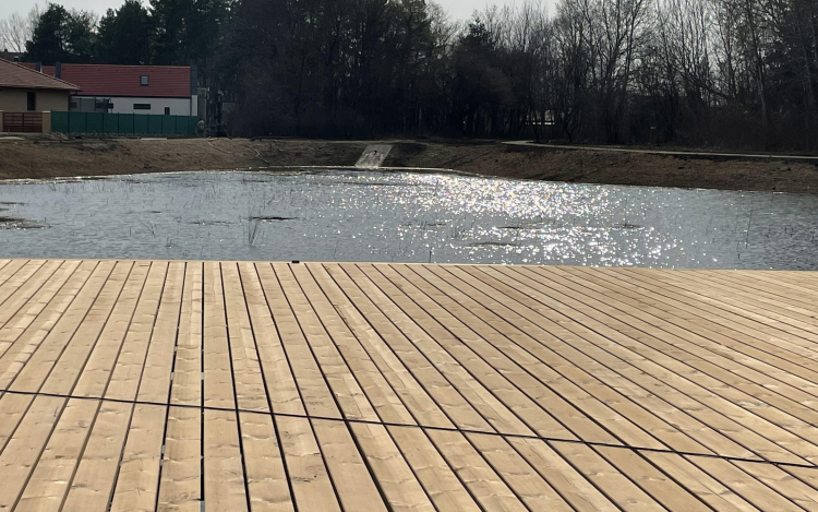 Töltik fel a látványtavat a Külső-Várkertben