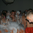 Éjszakai Fürdőzés a pápai Várkertfürdőben