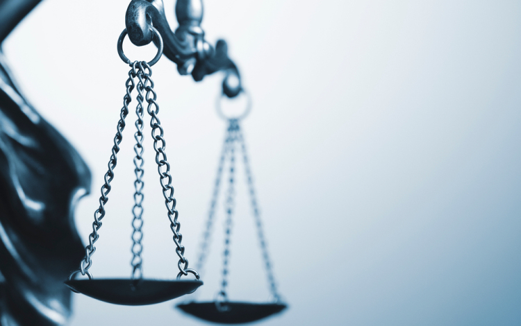 Minden előzmény nélkül, két kézzel fellökött egy idős asszonyt Pápán