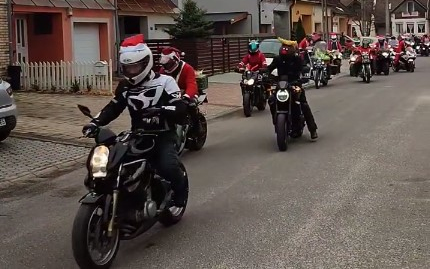 Motoros mikulások lepték el a várost!