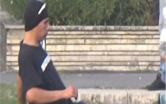 Ezeket a focihuligánokat keresi a rendőrség