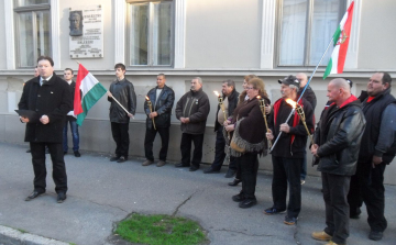 1956 lángja bennünk él