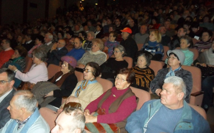 Teltházas rezsifórum Pápán