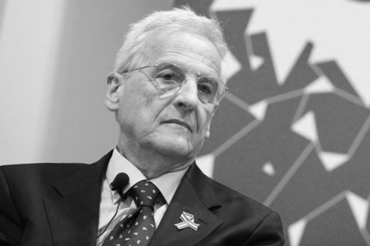 Elhunyt Sólyom László