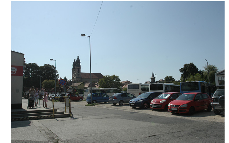 Aszfaltoznak a Piactéren