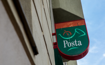 Három pápai fiókját is bezárja a Magyar Posta