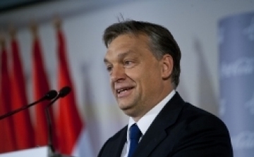 Orbán: meg kell állnunk saját lábunkon