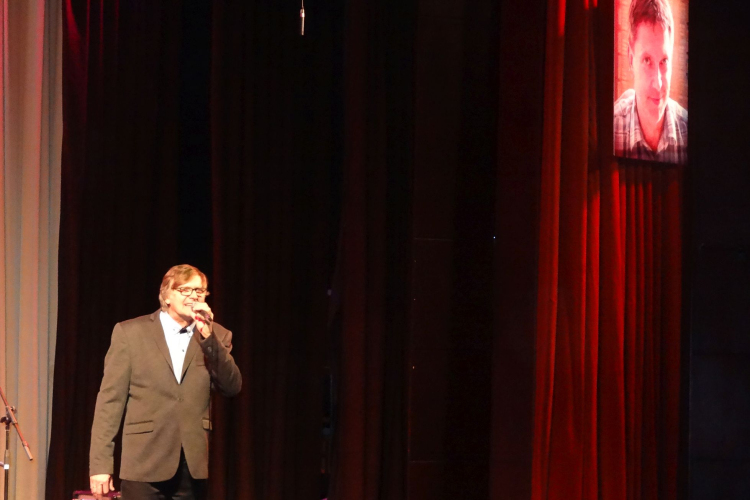 Emlékezés és jótékonyság