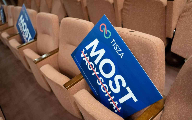 Bárki hazavihet egy-egy tiszás plakátot