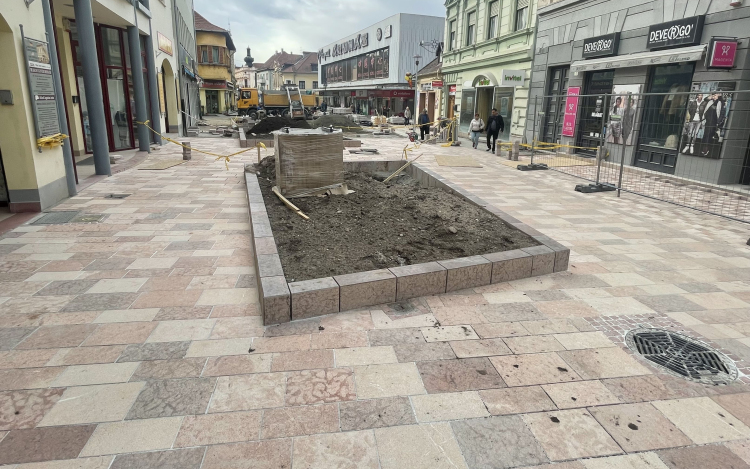 Végéhez közeledik a Kossuth utca első szakaszának felújítása