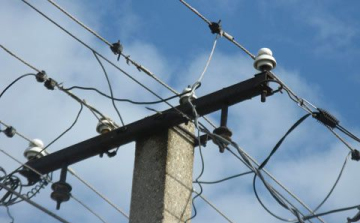 Villanyoszlopról lopta az áramot egy pápateszéri férfi