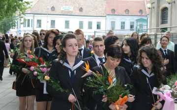 Elballagtak a pápai diákok
