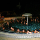 Fürdőztek az éjszakában