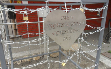 Szerelmesek figyelem! Már Pápán is lakatolhattok