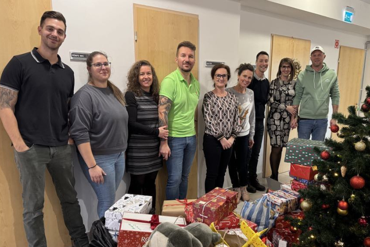 Több mint 400 gyermek karácsonyát teszi szebbé a Pápai Polgárok által összegyűjtött adomány