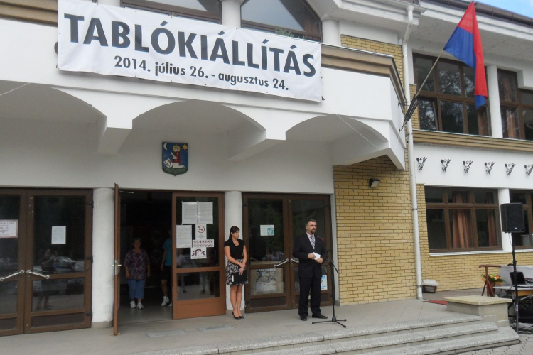 Megnyílt a tablókiállítás