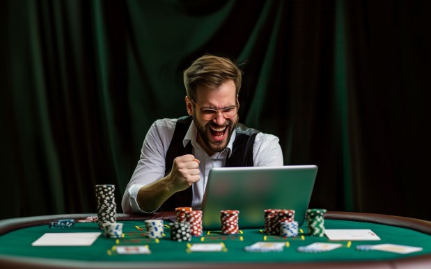 A kaszinó áttekintő oldalai: Hogyan történik az értékelések hozzárendelése