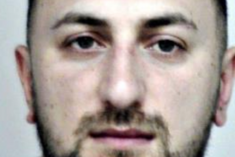 Szökésben a képen látható férfi, a pápai rendőrök a lakosság segítségét kérik