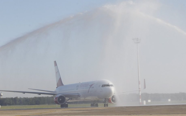 Leszállt az aranygép, hazaértek a riói hősök