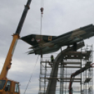 MiG-21 Emlékmű - Pápa - A gép emelése