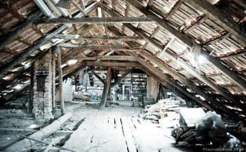 Padláson rejtőzött