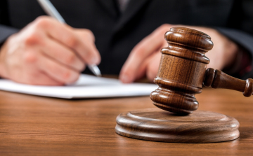 Lopni jártak Ausztriába