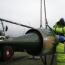 MiG-21 Emlékmű - Pápa - A gép emelése