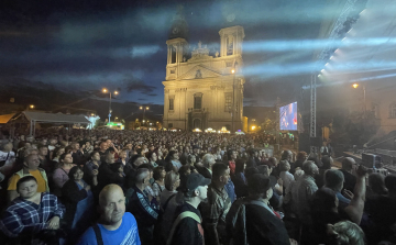 A vurstlitól a Karthago koncertig - Képgalériánk a Pápai Játékfesztivál első napjáról