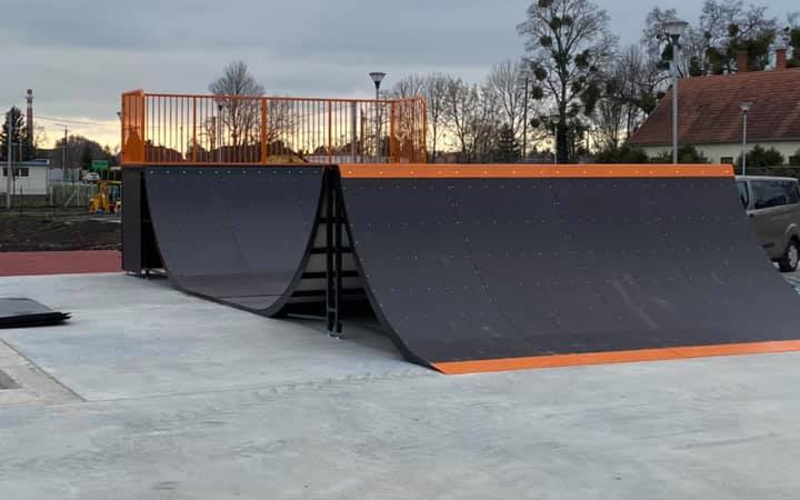 Épül a gördeszkások birodalma is a Téglagyári úton