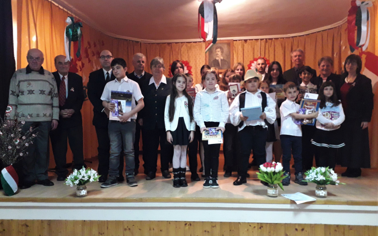 »Mindannyiunk hősei« – Emlékezés, szavalóverseny Kossuth és Petőfi szellemében