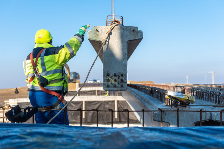83-as út építése: Hídgerenda beemelés miatt forgalomkorlátozásra kell számítani