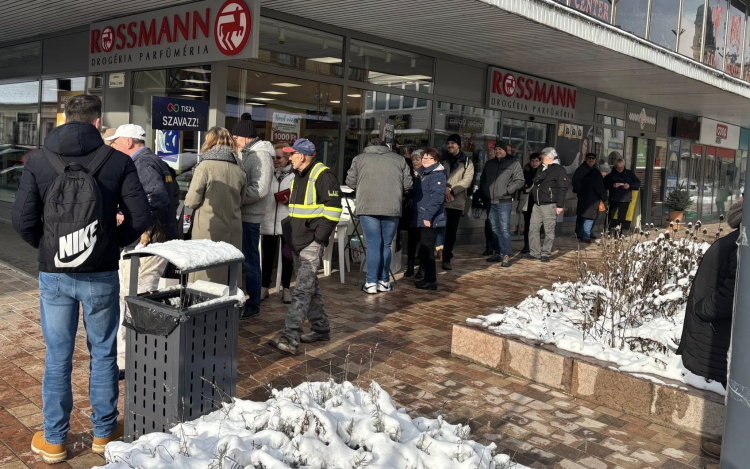 A Tisza és a Fidesz is összegyűjtötte az induláshoz szükséges ajánlásokat