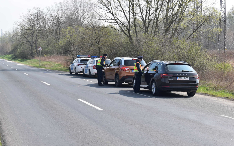 Rendőrségi razzia eredménye: 48-an nem kötötték be magukat