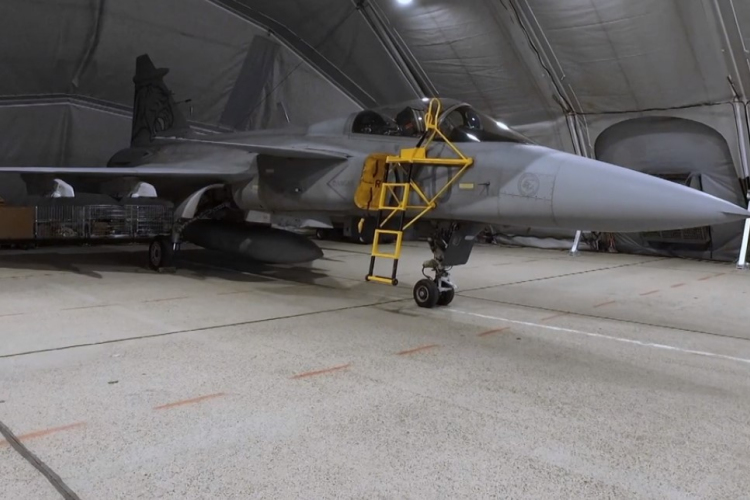 Mobilhangárokkal gazdagodott a Bázisrepülőtér