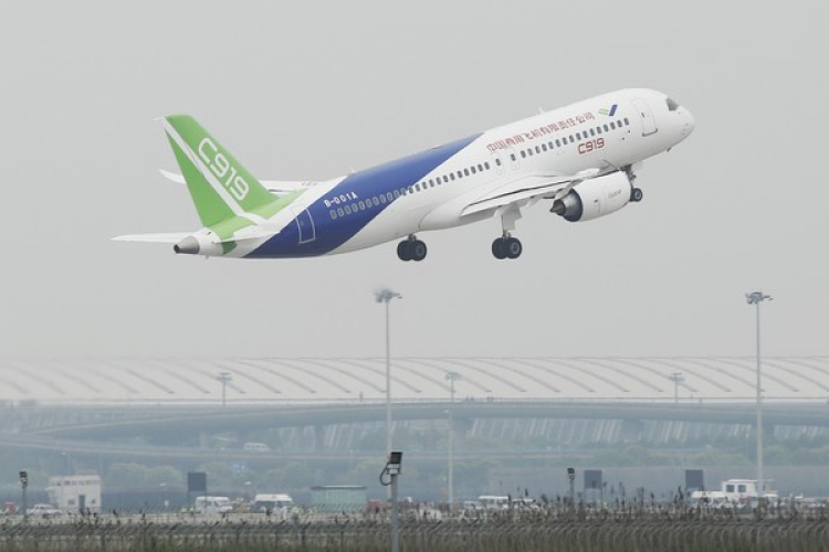 Koronavírus - Több száz repülőjáratot töröltek Kínában, miután repülőtéri dolgozókat azonosítottak fertőzöttként