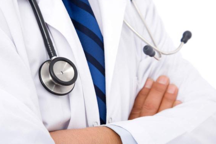 Felfüggesztett börtönbüntetést kaphat az orvos, akinek hanyag munkavégzésével két beteg halála is összefüggésbe hozható