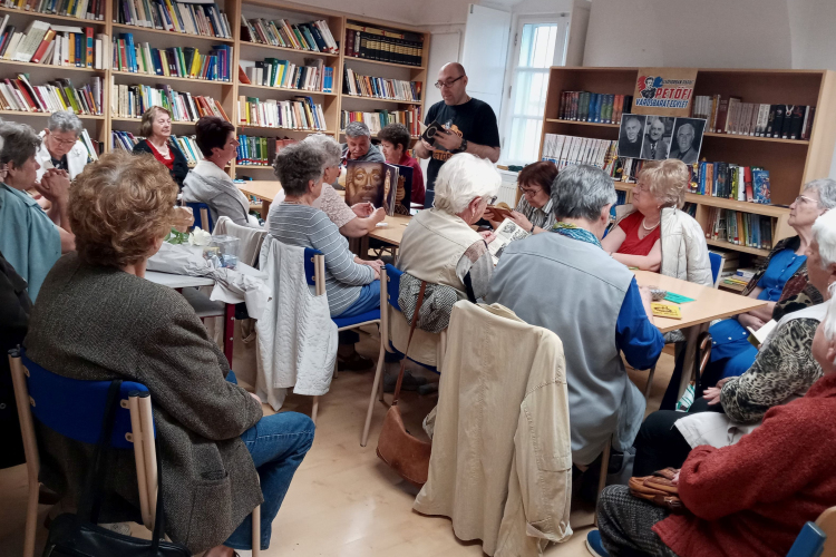 Júniusi műkedvelő kerekasztal 