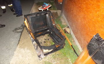 Felgyújtotta saját lakását