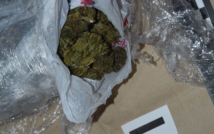 Több kábítószer kereskedővel szemben indított büntetőeljárást a Pápai Rendőrkapitányság